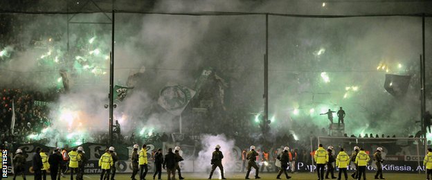 Violence at the Athens derby between Panathinaikos and Olympiakos