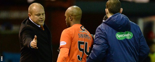 Dundee United manager Mixu Paatelainen and striker Florent Sinama-Pongolle