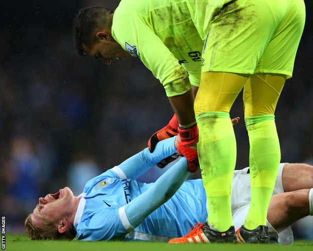 Joel Robles and Kevin de Bruyne