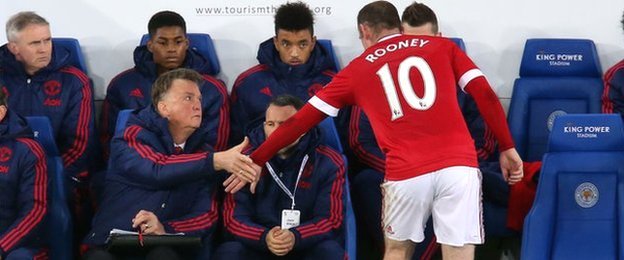 Wayne Rooney is subbed off for Manchester United