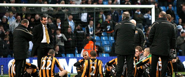 Phil Brown Hull half-time talk