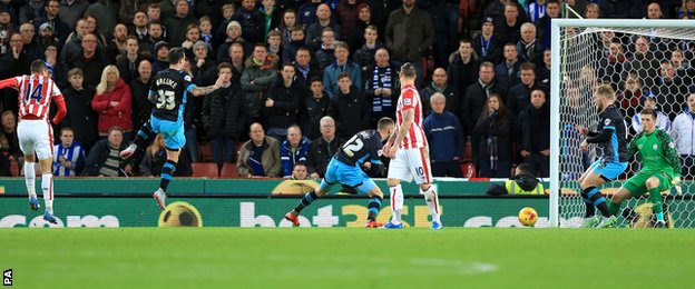 Ibrahim Afellay scores