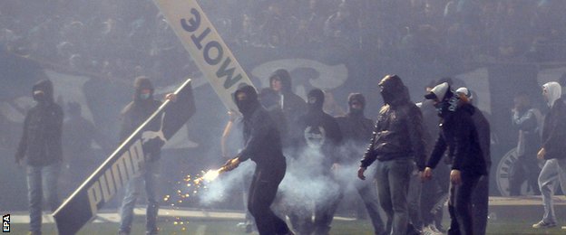 Violence at the Athens derby between Panathinaikos and Olympiakos